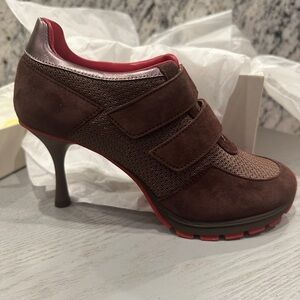 *New in Box* Chocolate and Red Sneex by Sara Blakely